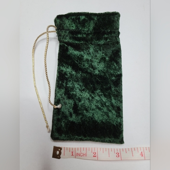 Green velour pouch for  small items - Picture 2 of 3